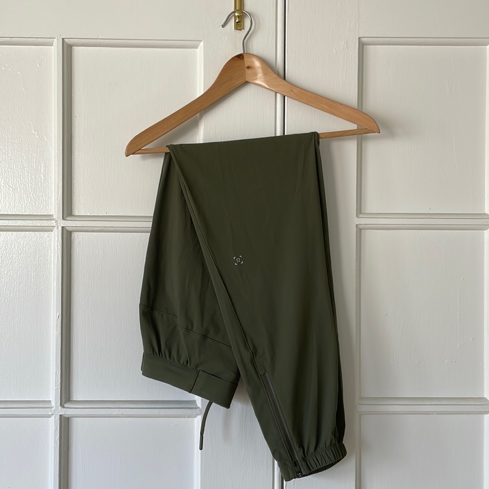 Lululemon Mens S 30” Surge Jogger in Sage Green